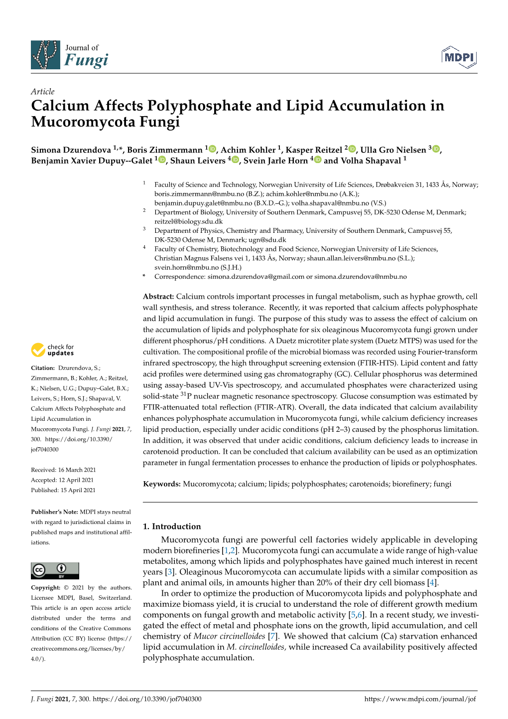 Calcium Affects Polyphosphate and Lipid Accumulation in Mucoromycota Fungi