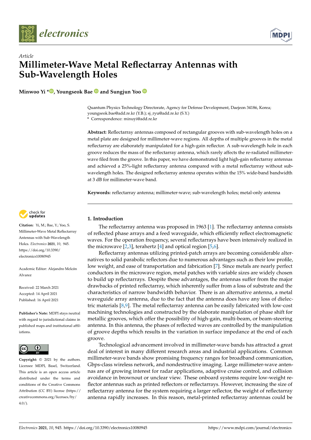 Millimeter-Wave Metal Reflectarray Antennas with Sub-Wavelength Holes