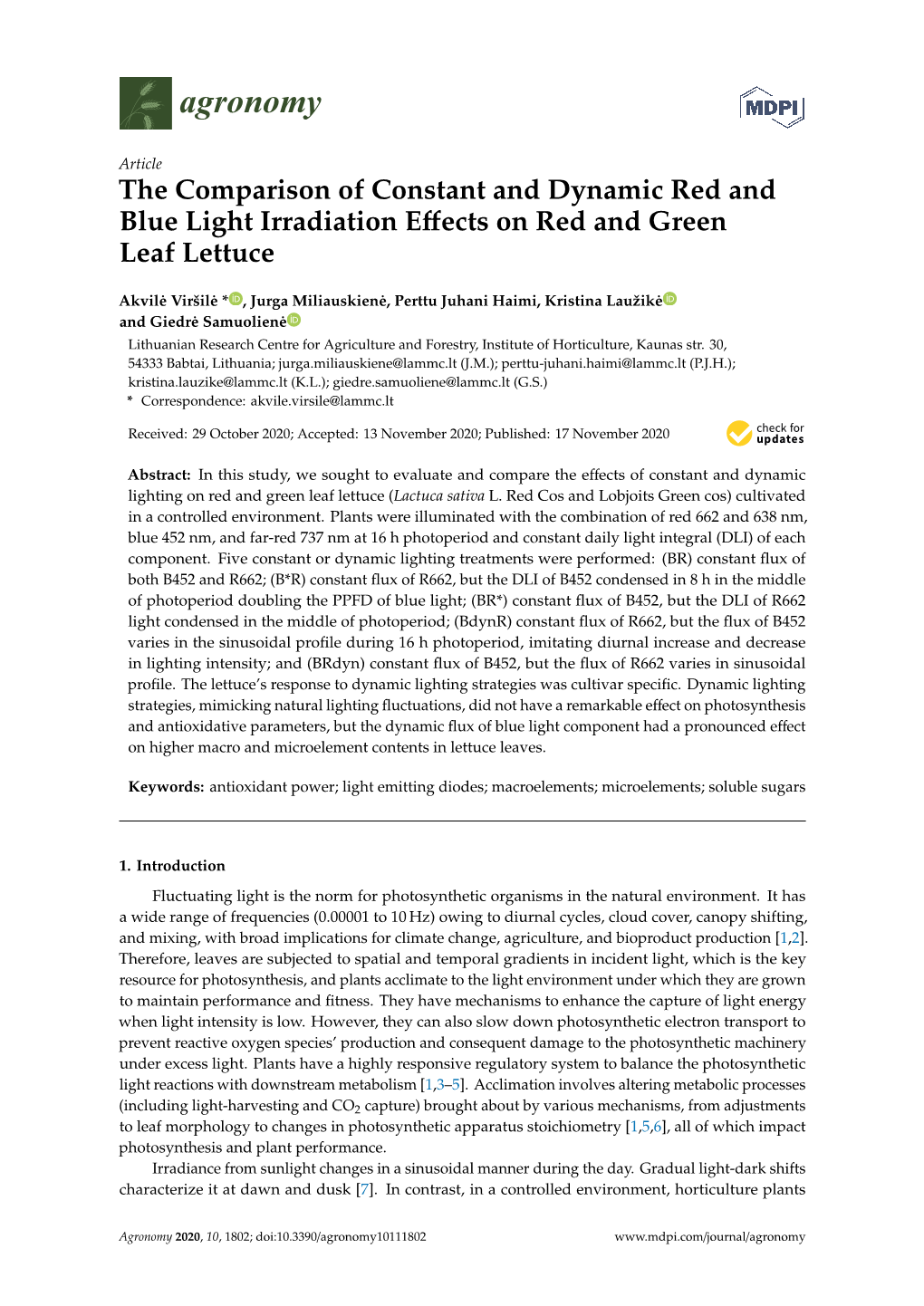 The Comparison of Constant and Dynamic Red and Blue Light Irradiation Eﬀects on Red and Green Leaf Lettuce