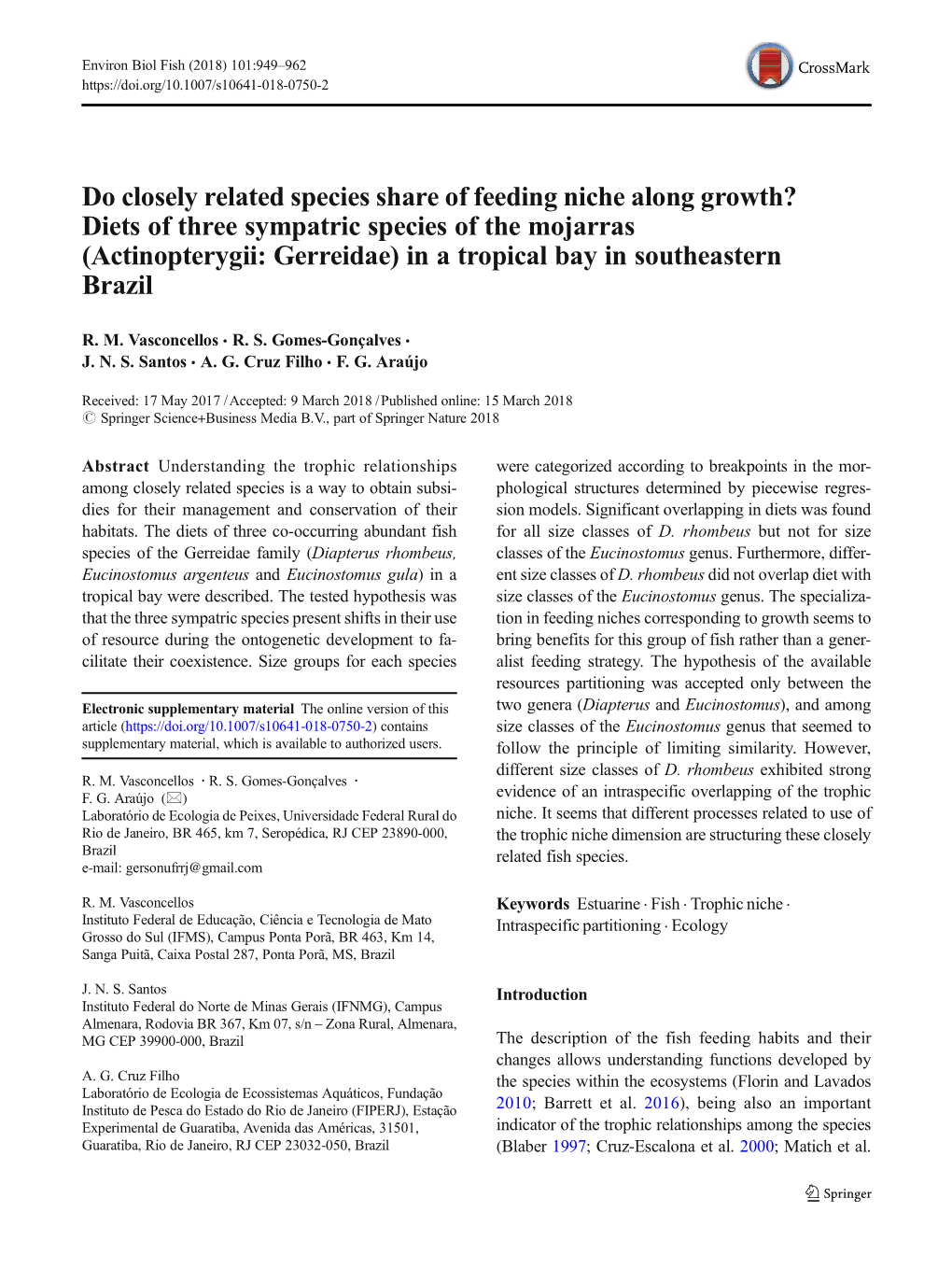 Do Closely Related Species Share of Feeding Niche Along Growth? Diets