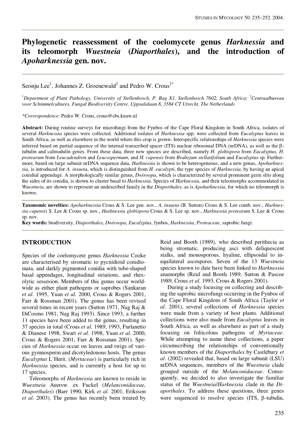 Diaporthales), and the Introduction of Apoharknessia Gen