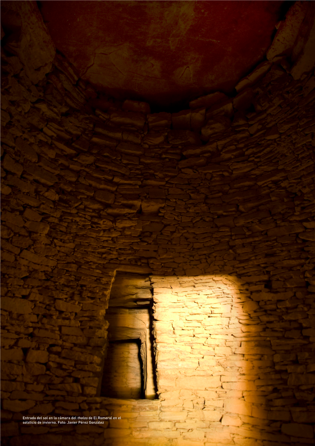 Entrada Del Sol En La Cámara Del Tholos De El Romeral En El Solsticio De Invierno. Foto: Javier Pérez González