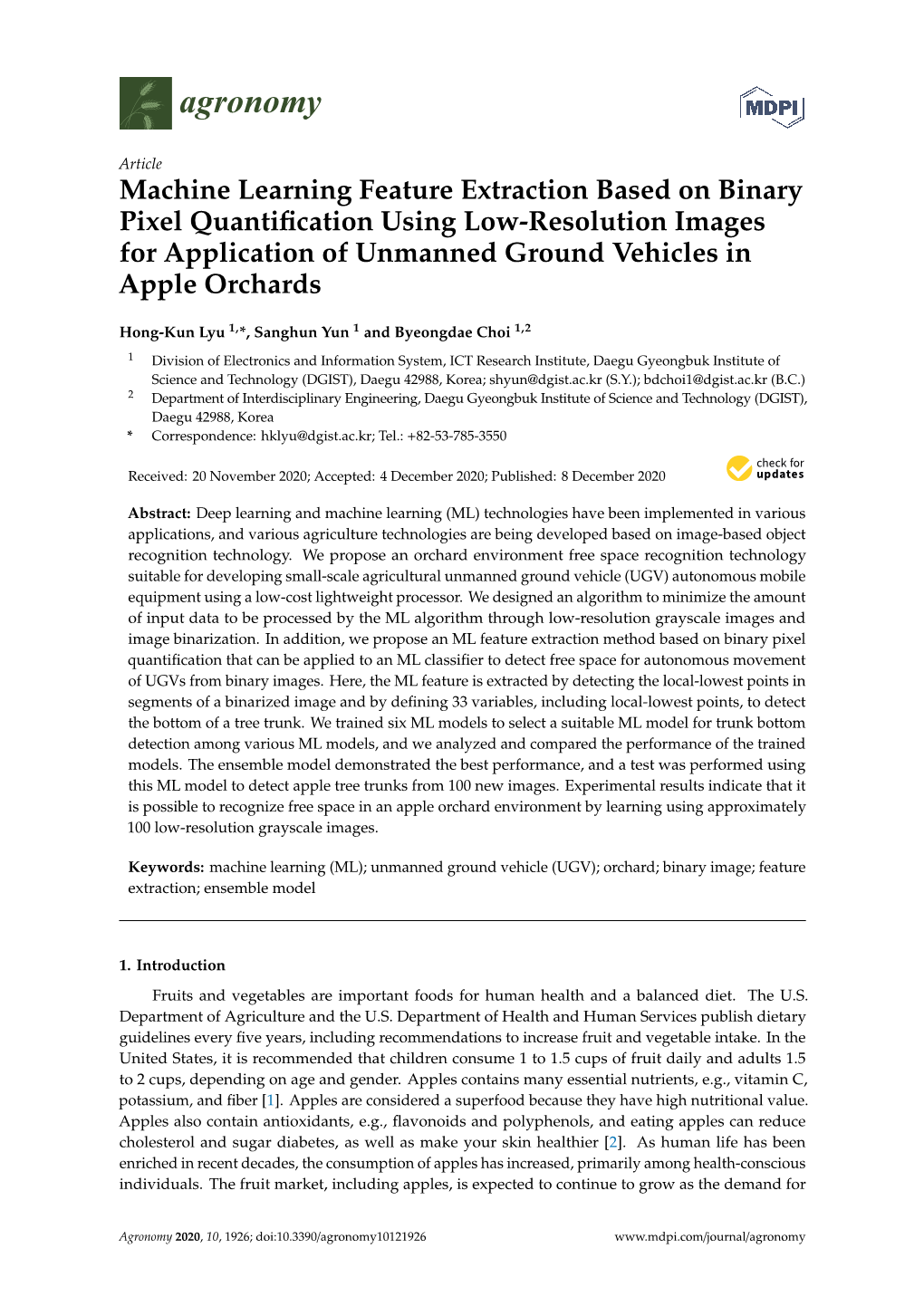 Machine Learning Feature Extraction Based on Binary Pixel Quantiﬁcation Using Low-Resolution Images for Application of Unmanned Ground Vehicles in Apple Orchards