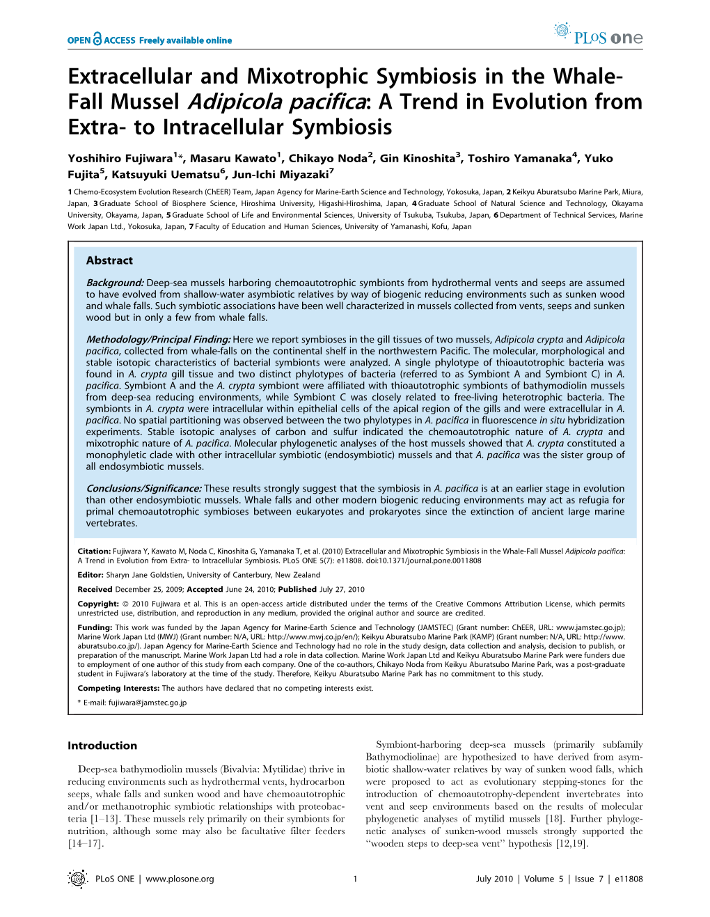 Extracellular and Mixotrophic Symbiosis in the Whale-Fall Mussel Adipicola Pacifica: a Trend in Evolution from Extra- to Intracellular Symbiosis