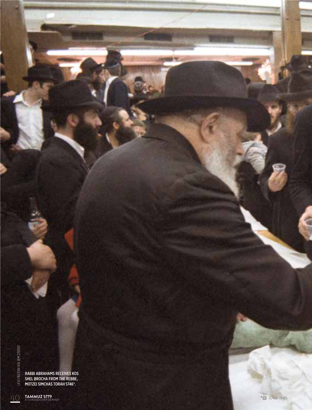 Rabbi Abrahams Receives Kos Shel Brocha From