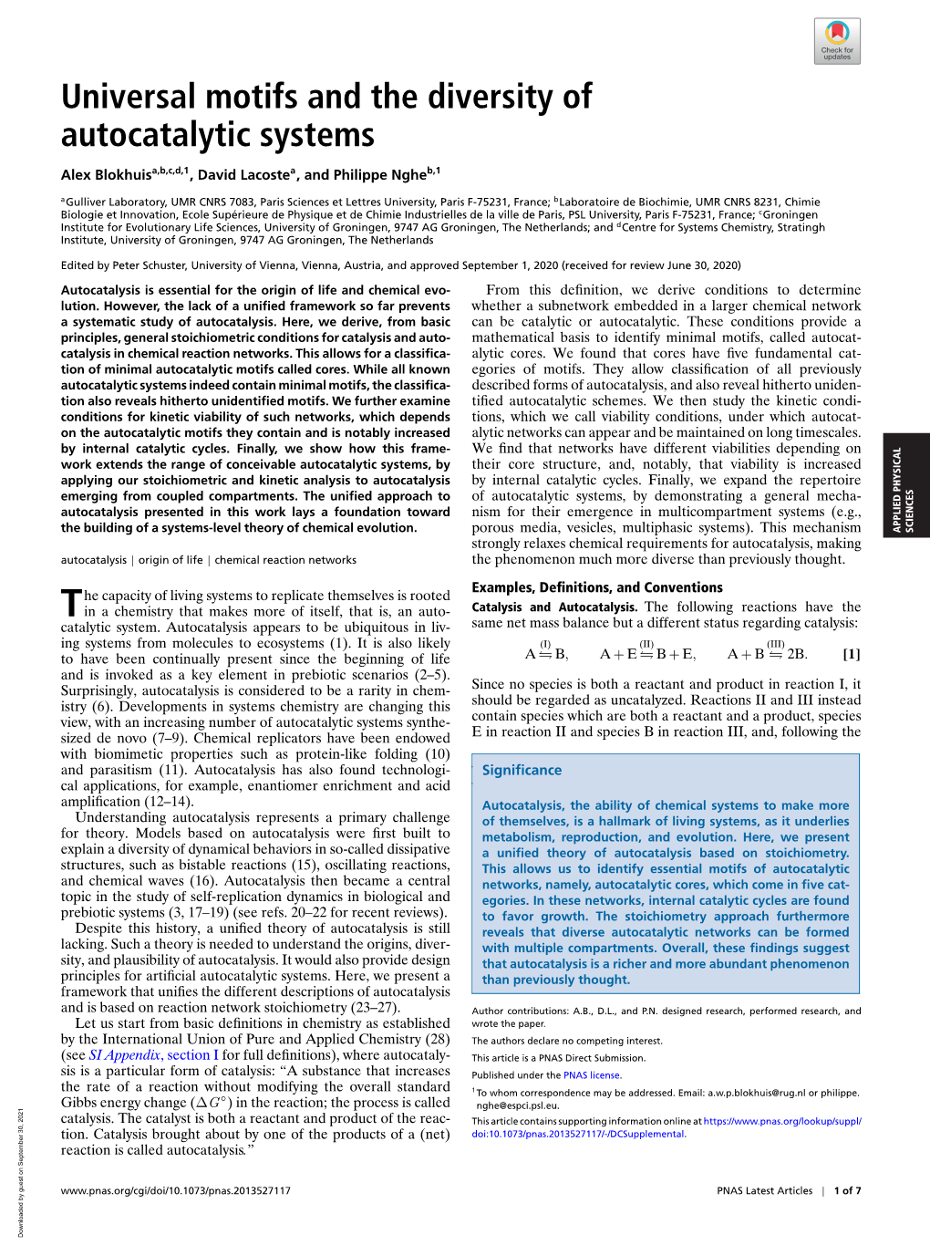 Universal Motifs and the Diversity of Autocatalytic Systems