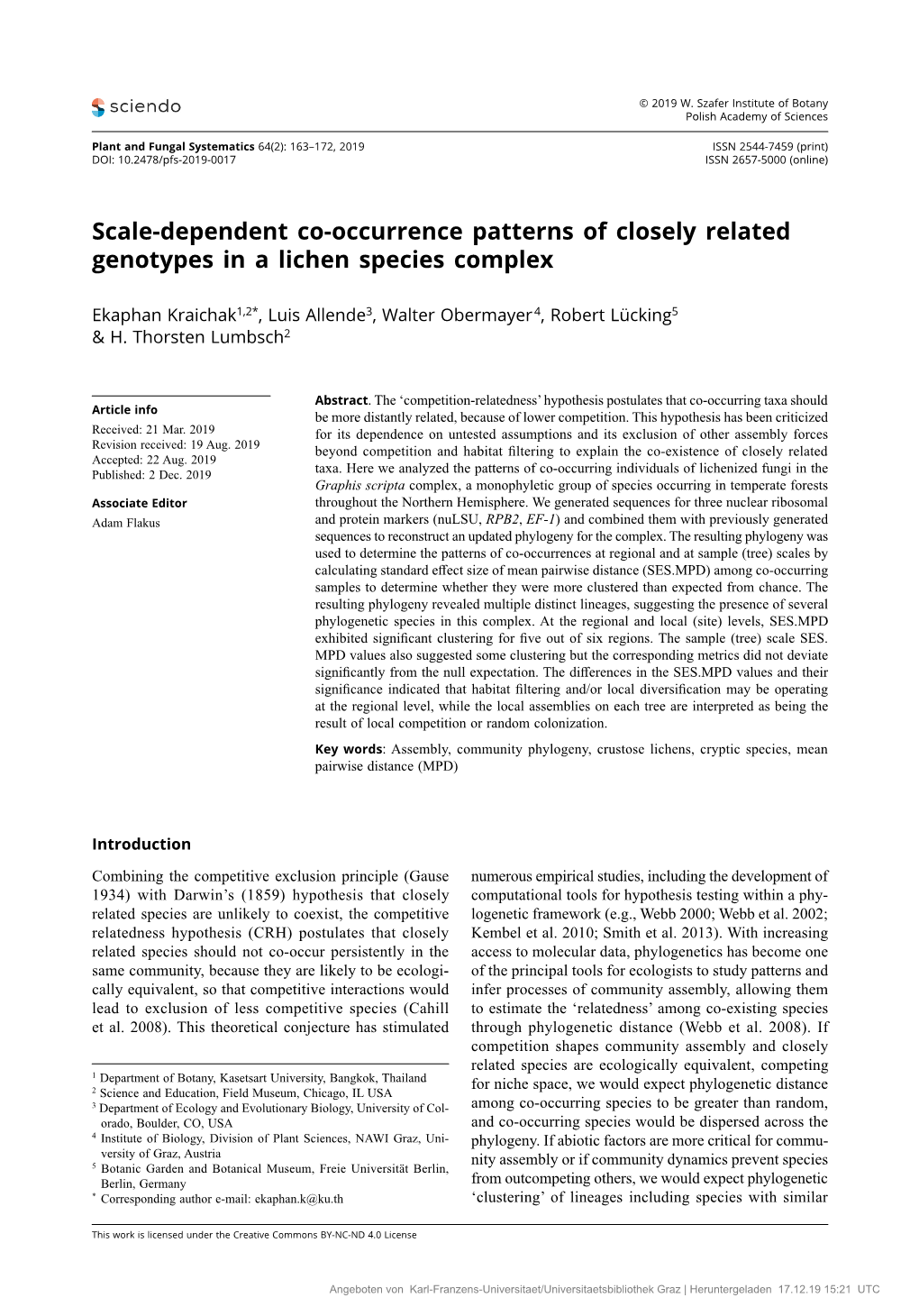 Scale-Dependent Co-Occurrence Patterns of Closely Related Genotypes in a Lichen Species Complex