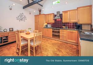 The Old Stable, Summertown: OXMSTOS the Property