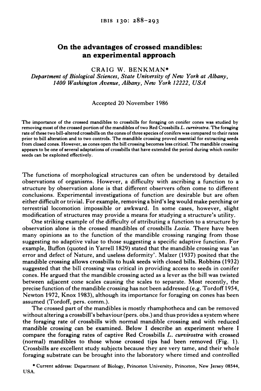 On the Advantages of Crossed Mandibles: an Experimental Approach