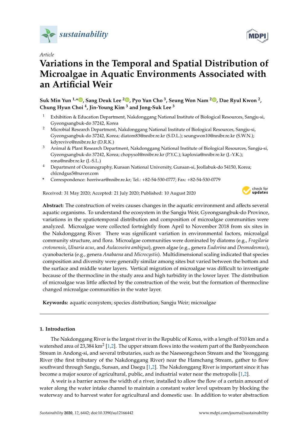 Variations in the Temporal and Spatial Distribution of Microalgae in Aquatic Environments Associated with an Artiﬁcial Weir
