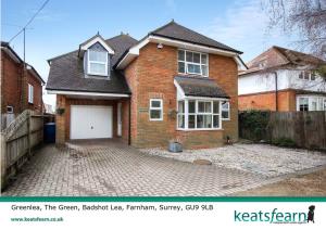 Greenlea, the Green, Badshot Lea, Farnham, Surrey, GU9 9LB * Detached House * 4 Double Bedrooms * En­ Flooring