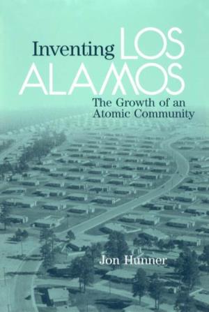 INVENTING Los ALAMOS This Page Intentionally Left Blank INVENTING LOS ALAMOS the Growth of an Atomic Community