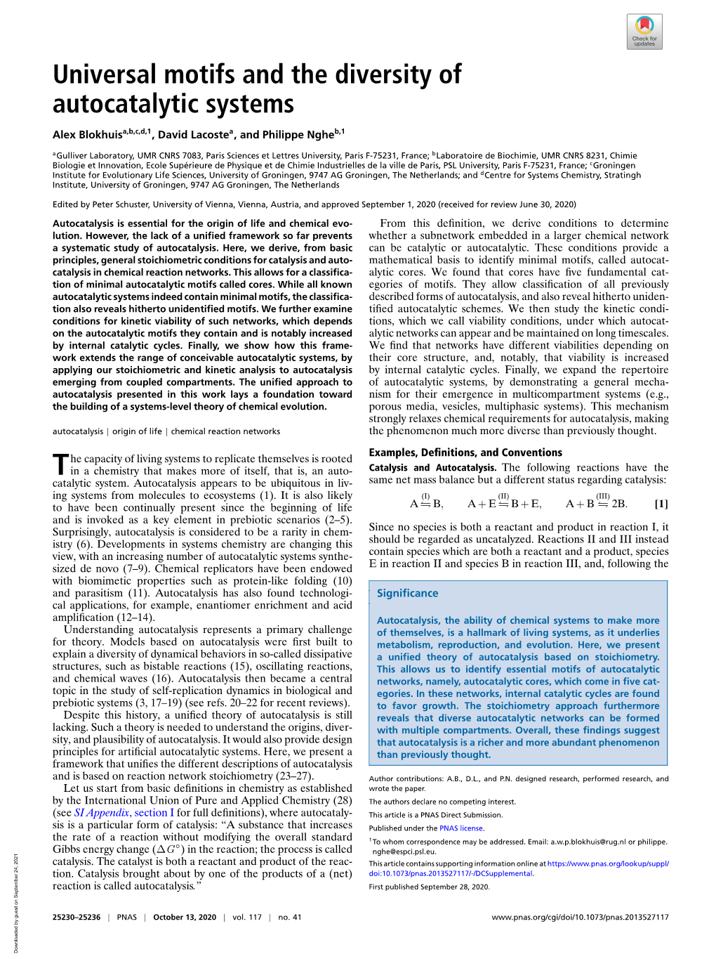 Universal Motifs and the Diversity of Autocatalytic Systems