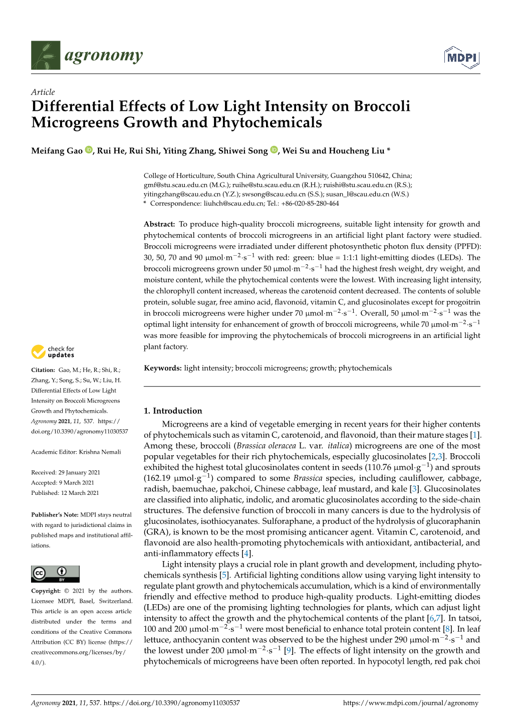 Differential Effects of Low Light Intensity on Broccoli Microgreens Growth and Phytochemicals