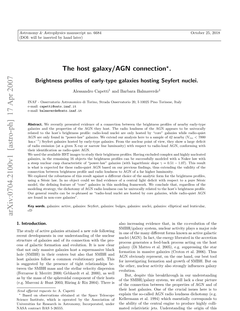 The Host Galaxy/AGN Connection. Brightness Profiles of Early-Type Galaxies Hosting Seyfert Nuclei