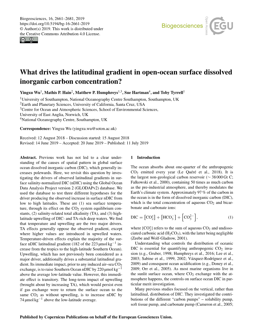 What Drives the Latitudinal Gradient in Open-Ocean Surface Dissolved Inorganic Carbon Concentration?