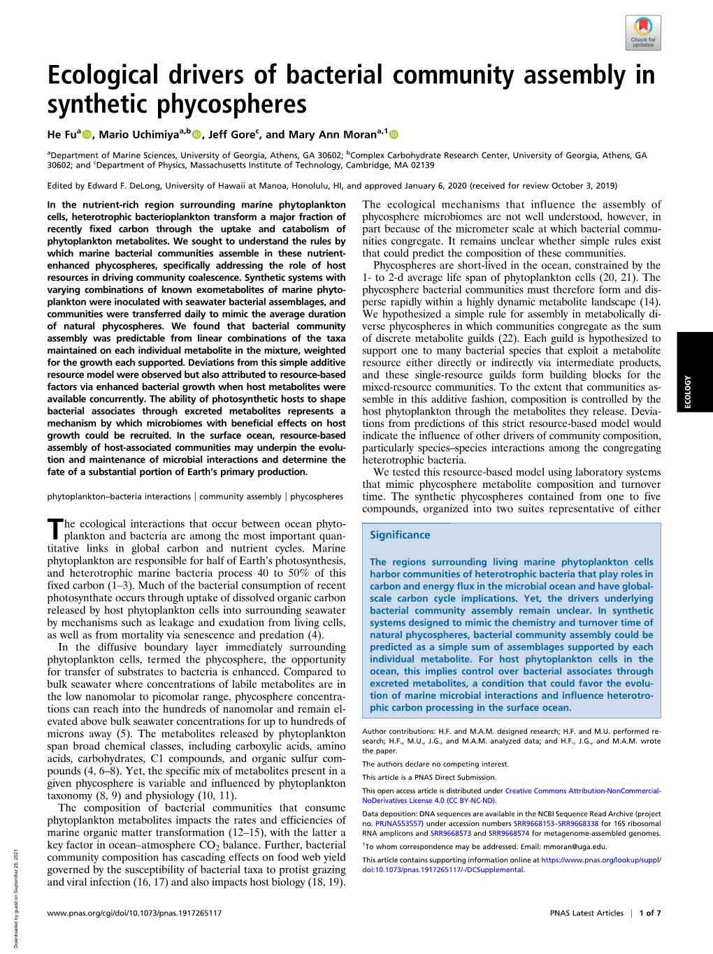 Ecological Drivers of Bacterial Community Assembly in Synthetic Phycospheres