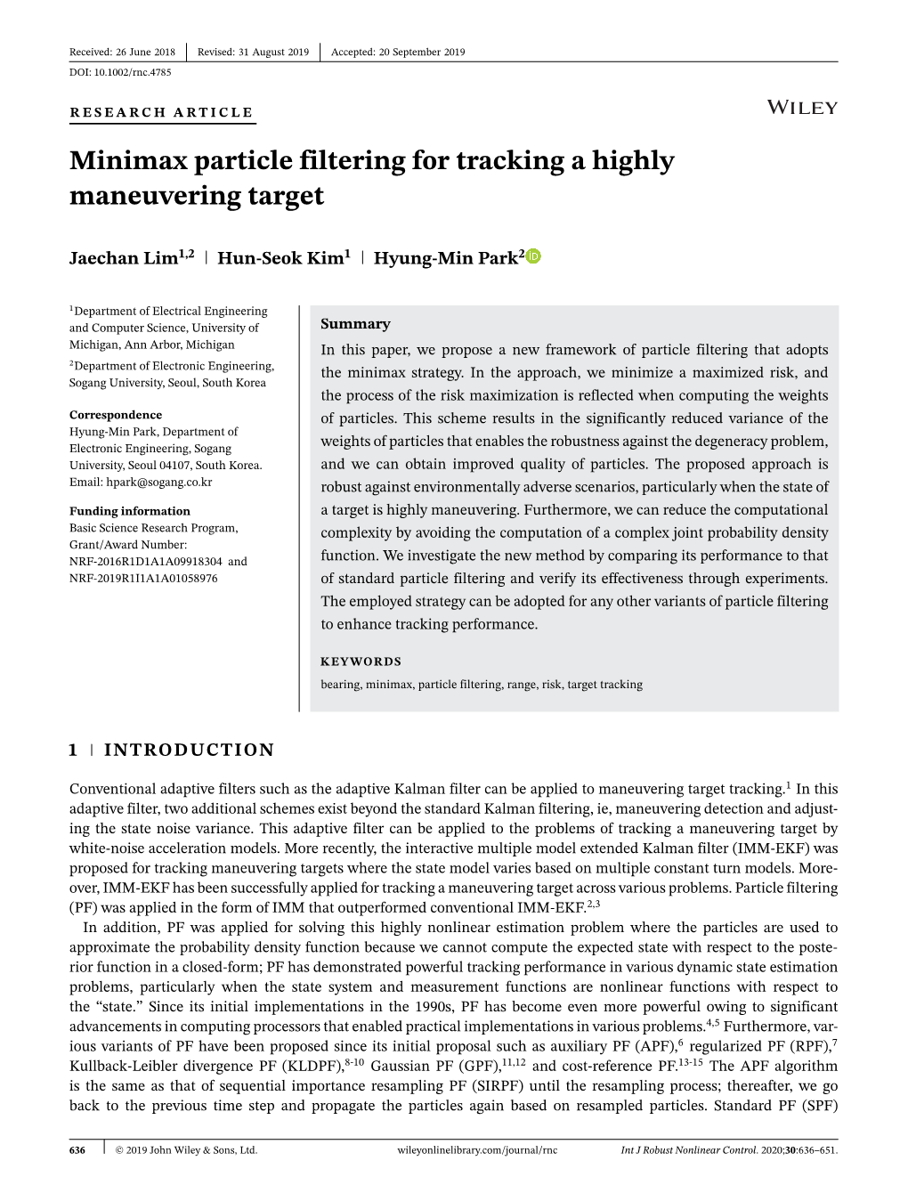 Minimax Particle Filtering for Tracking a Highly Maneuvering Target