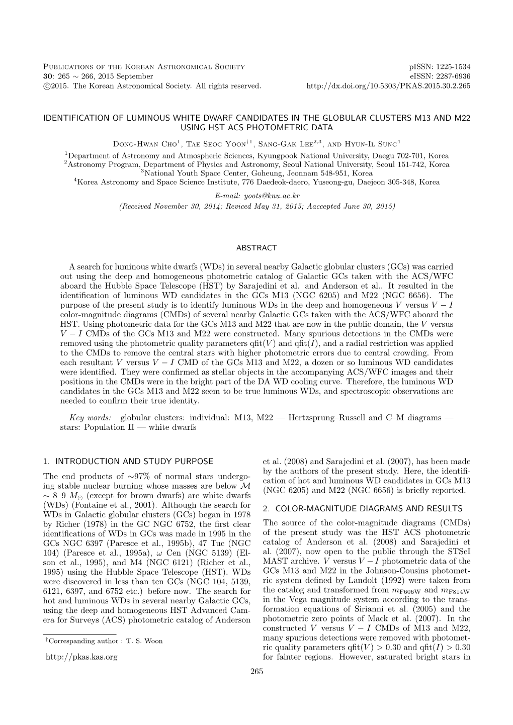 Identification of Luminous White Dwarf Candidates in the Globular Clusters M13 and M22 Using Hst Acs Photometric Data