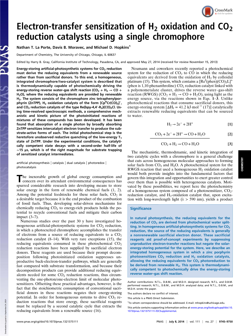 Electron-Transfer Sensitization of H2 Oxidation and CO2 Reduction Catalysts Using a Single Chromophore