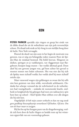 PETER PARKER Spreidde Zijn Vingers En Greep Het Einde Van De Dikke Draad Die Uit De Webschieter Aan Zijn Pols Tevoorschijn Schoot