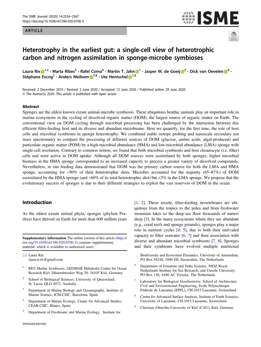 A Single-Cell View of Heterotrophic Carbon and Nitrogen Assimilation in Sponge-Microbe Symbioses