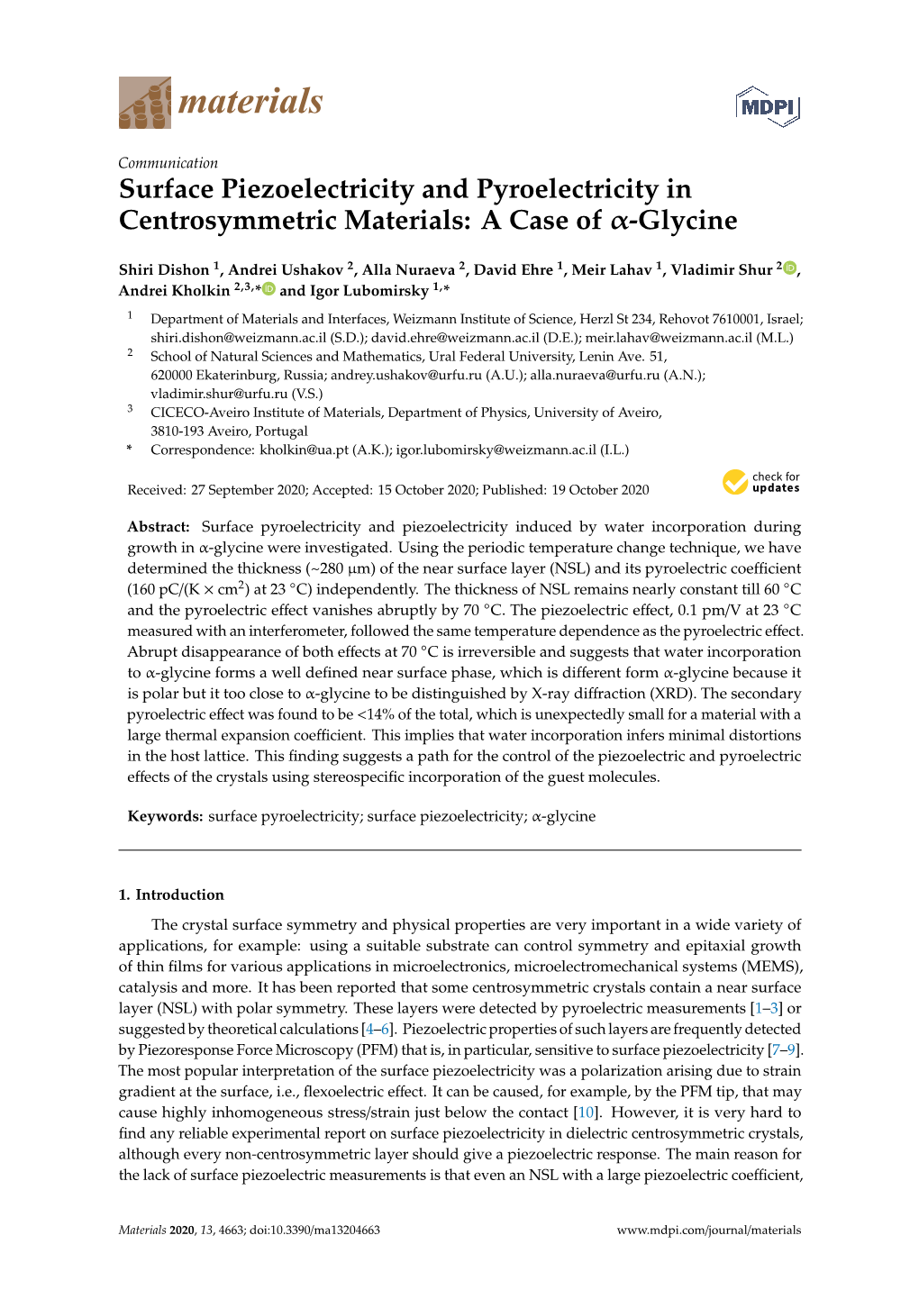 Surface Piezoelectricity and Pyroelectricity in Centrosymmetric Materials: a Case of Α-Glycine