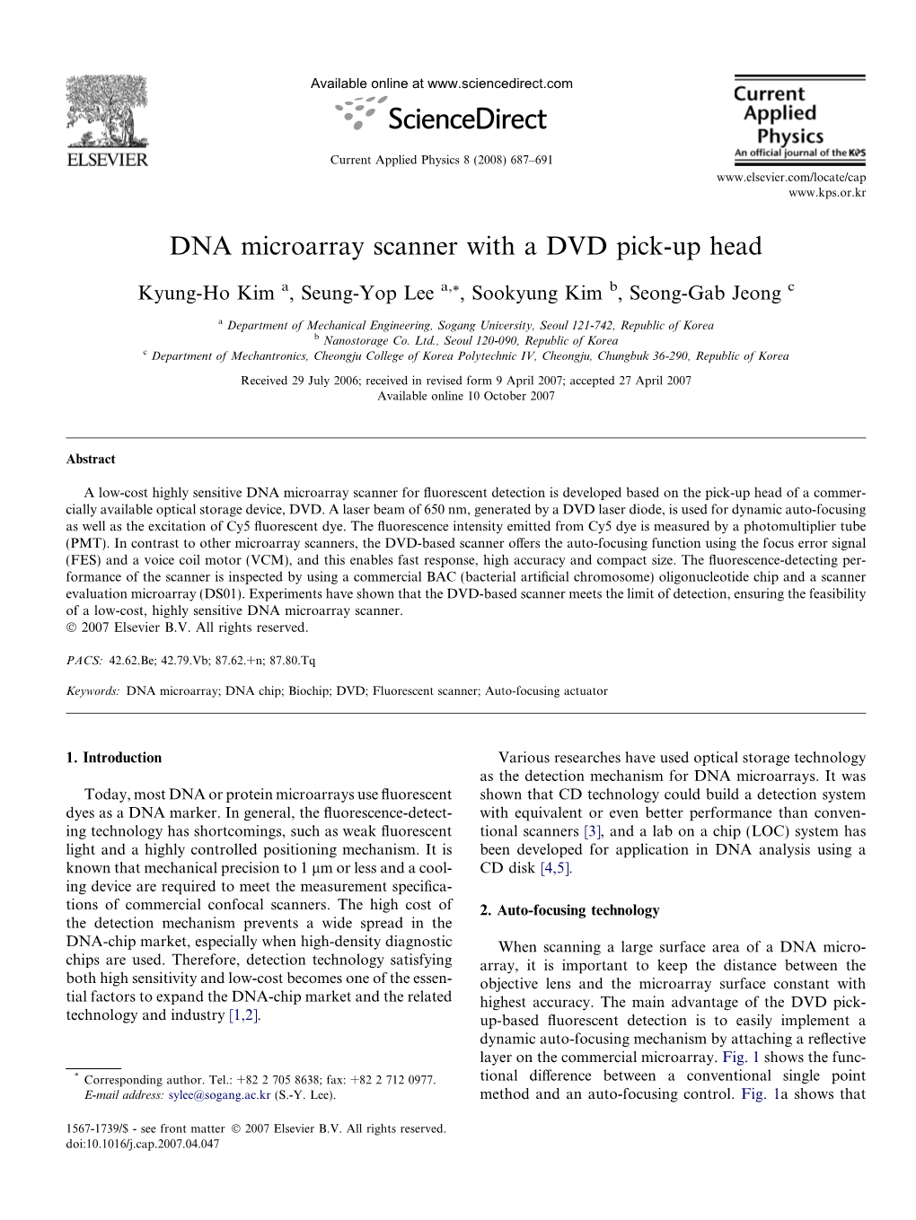 DNA Microarray Scanner with a DVD Pick-Up Head