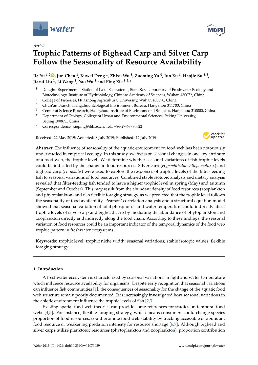 Trophic Patterns of Bighead Carp and Silver Carp Follow the Seasonality of Resource Availability