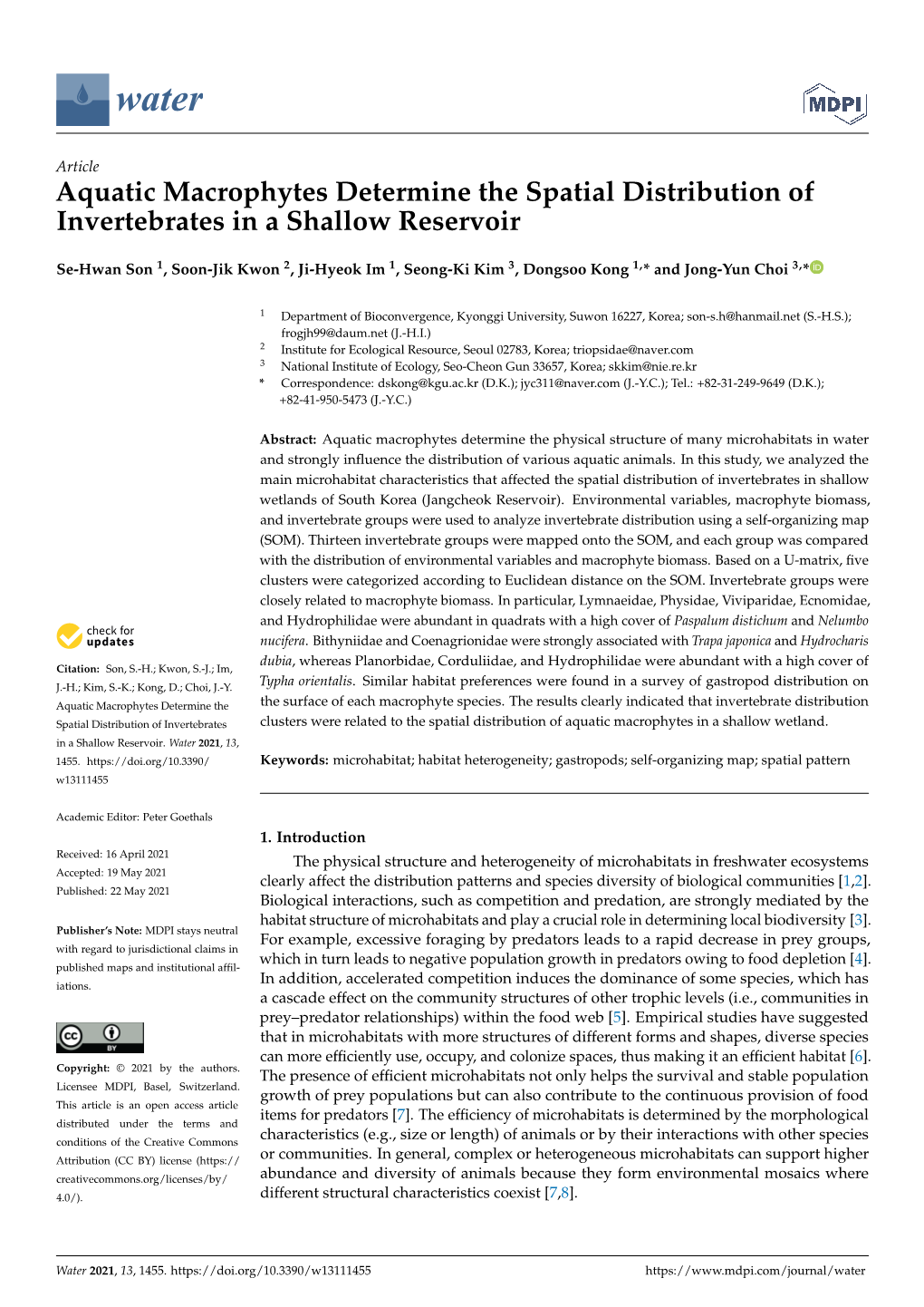 Aquatic Macrophytes Determine the Spatial Distribution of Invertebrates in a Shallow Reservoir