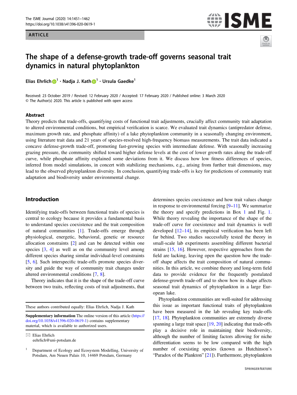 The Shape of a Defense-Growth Trade-Off Governs Seasonal Trait Dynamics in Natural Phytoplankton