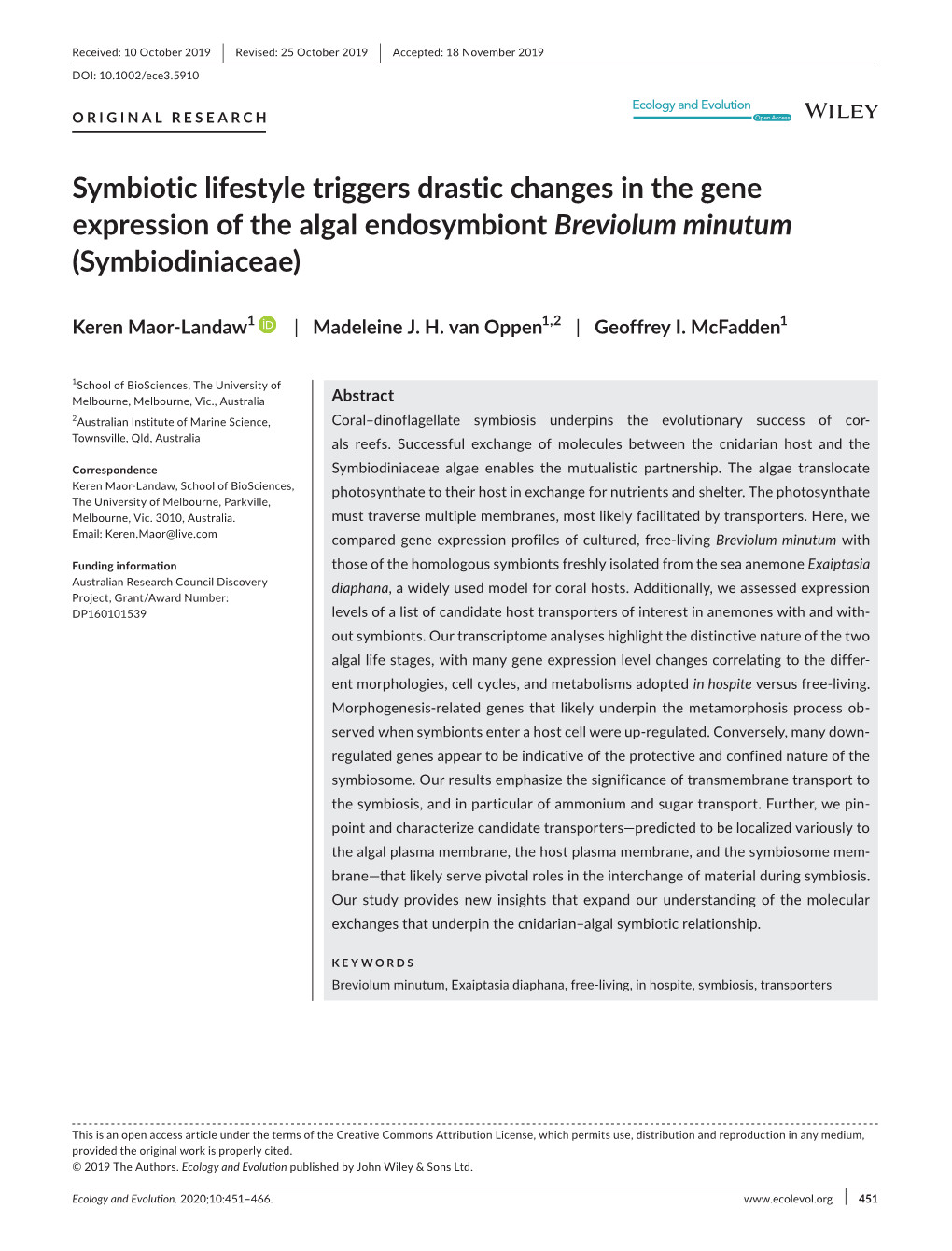 Symbiotic Lifestyle Triggers Drastic Changes in the Gene Expression of the Algal Endosymbiont Breviolum Minutum (Symbiodiniaceae)