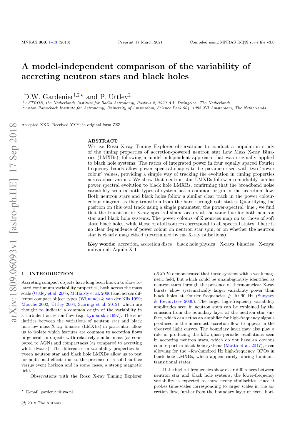 A Model-Independent Comparison of the Variability of Accreting Neutron Stars and Black Holes
