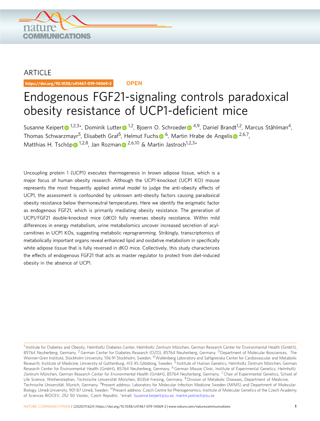 Endogenous FGF21-Signaling Controls Paradoxical Obesity Resistance of UCP1-Deﬁcient Mice