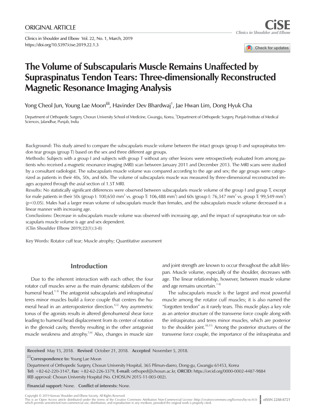 The Volume of Subscapularis Muscle Remains Unaffected by Supraspinatus Tendon Tears: Three-Dimensionally Reconstructed Magnetic Resonance Imaging Analysis