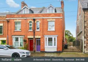 39 Benedict Street | Glastonbury | Somerset | BA6 9NB £260,000