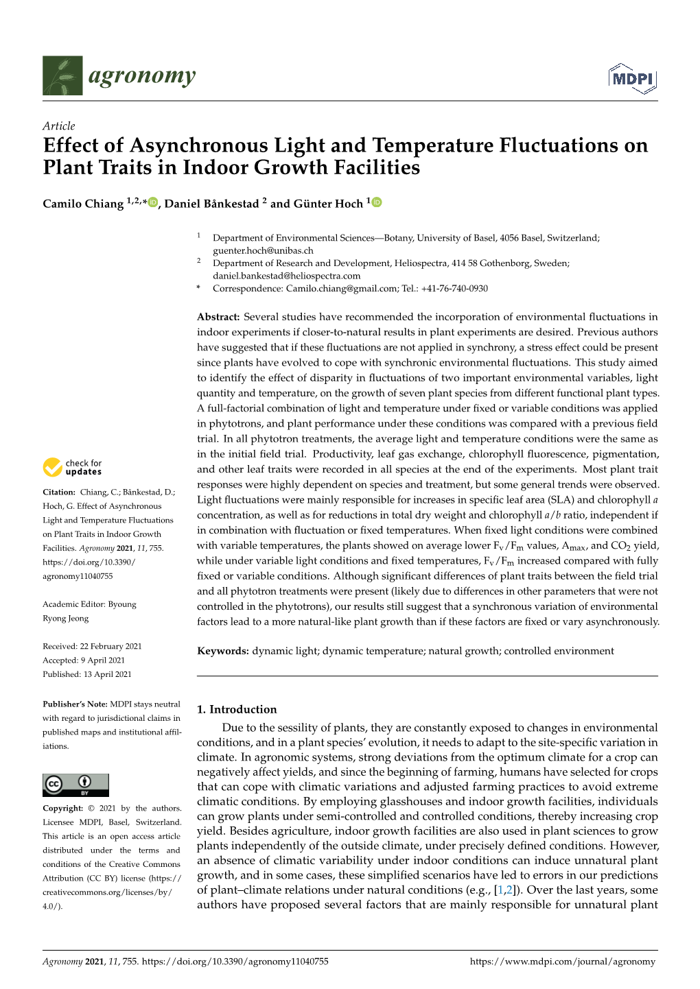 Effect of Asynchronous Light and Temperature Fluctuations on Plant Traits in Indoor Growth Facilities