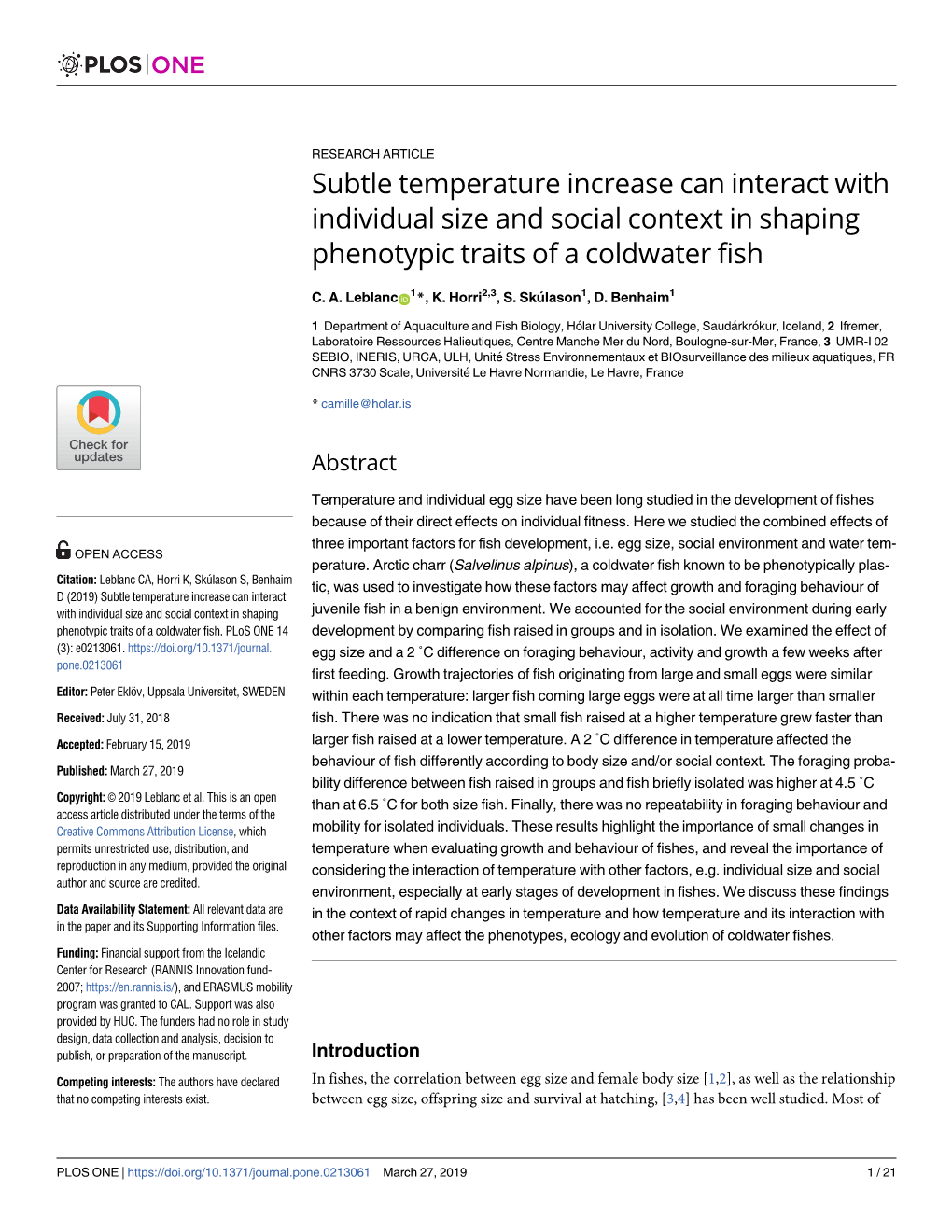 Subtle Temperature Increase Can Interact with Individual Size and Social Context in Shaping Phenotypic Traits of a Coldwater Fish