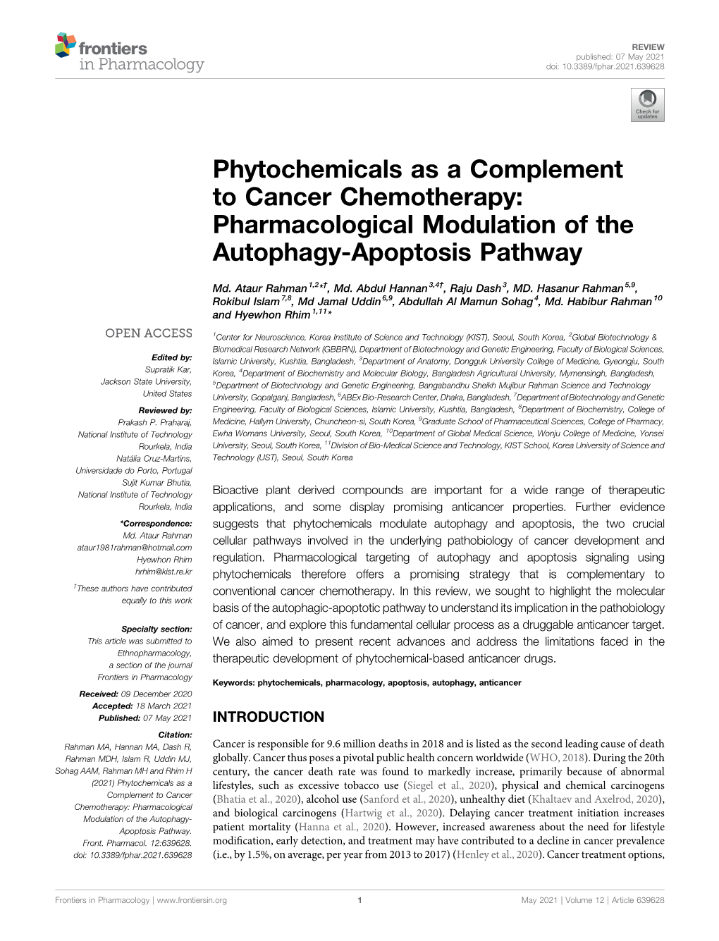 Phytochemicals As a Complement to Cancer Chemotherapy: Pharmacological Modulation of the Autophagy-Apoptosis Pathway