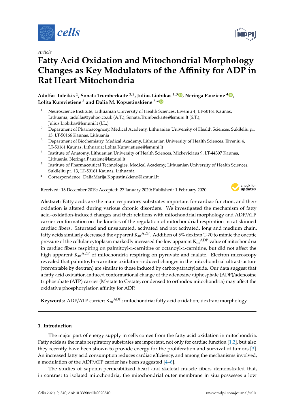 Fatty Acid Oxidation and Mitochondrial Morphology Changes As Key Modulators of the Aﬃnity for ADP in Rat Heart Mitochondria