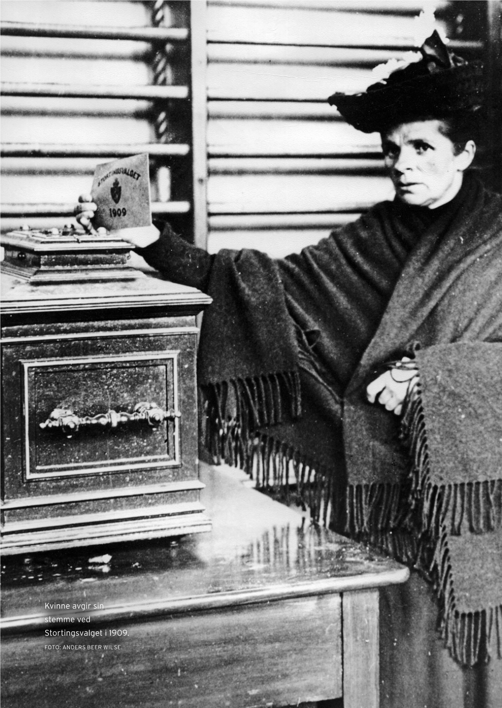 Kvinne Avgir Sin Stemme Ved Stortingsvalget I 1909