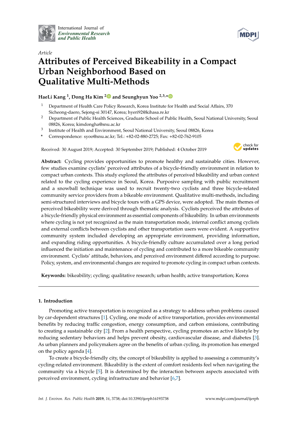 Attributes of Perceived Bikeability in a Compact Urban Neighborhood Based on Qualitative Multi-Methods