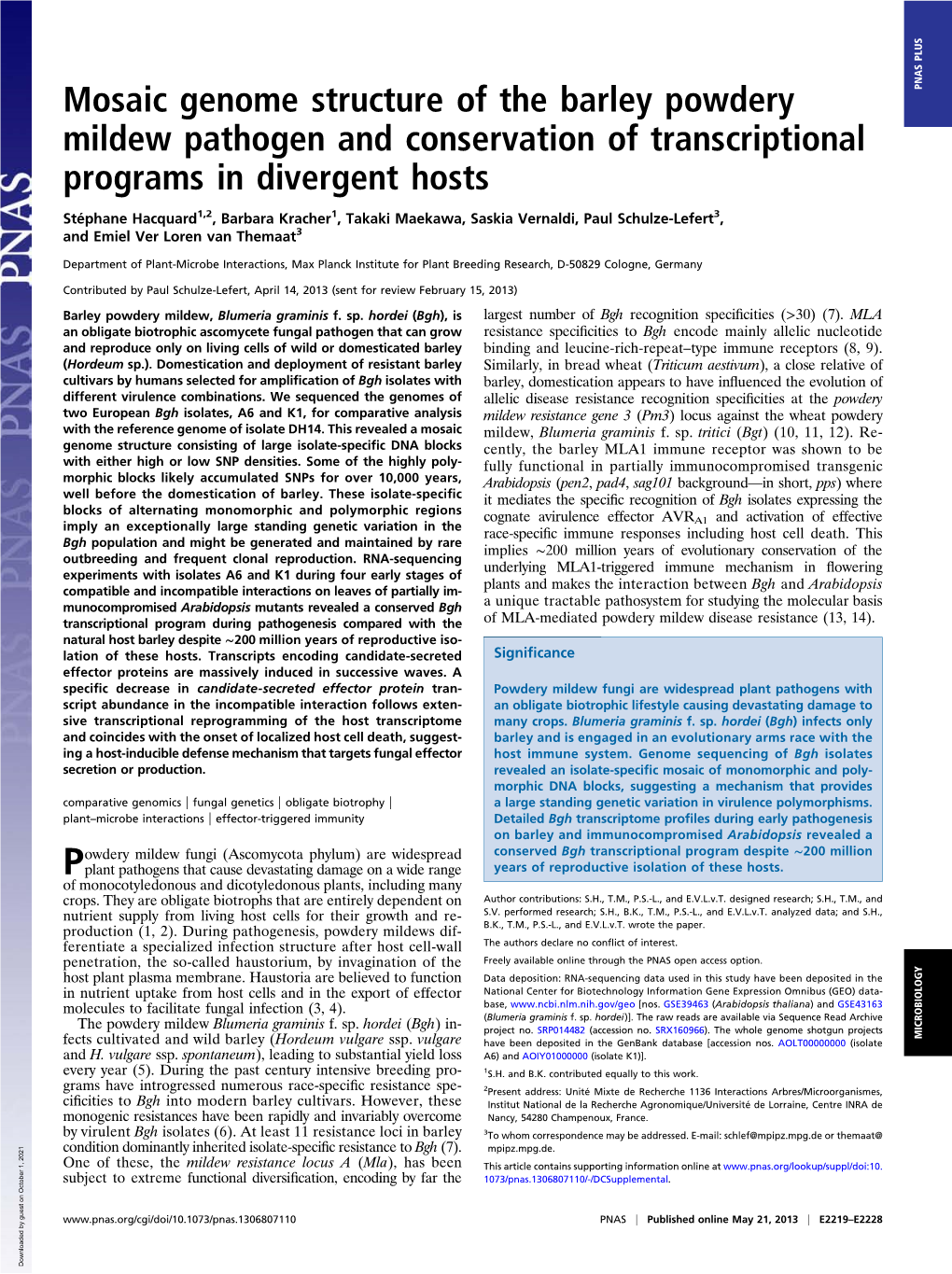 Mosaic Genome Structure of the Barley Powdery Mildew Pathogen and Conservation of Transcriptional Programs in Divergent Hosts