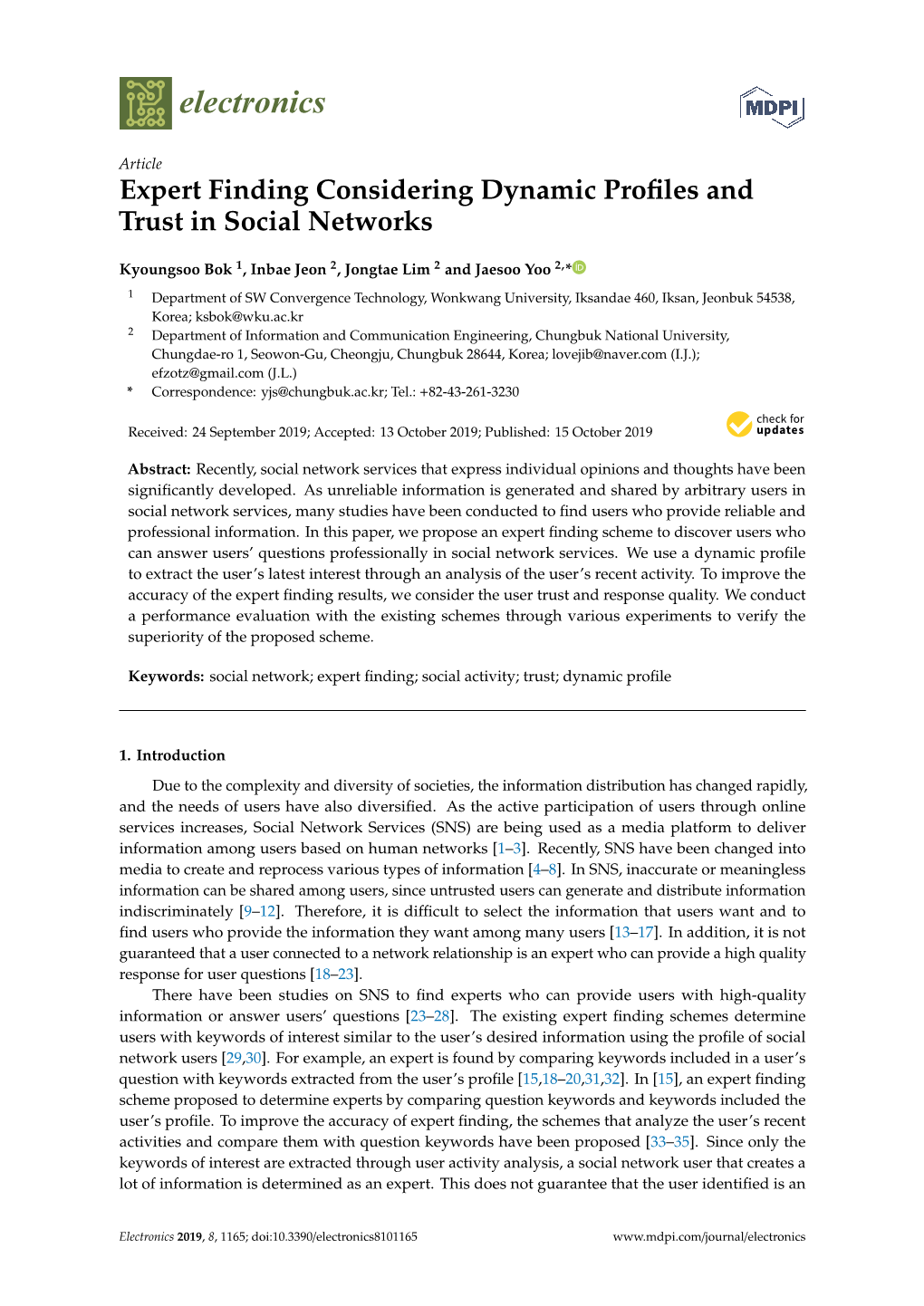 Expert Finding Considering Dynamic Profiles and Trust in Social Networks