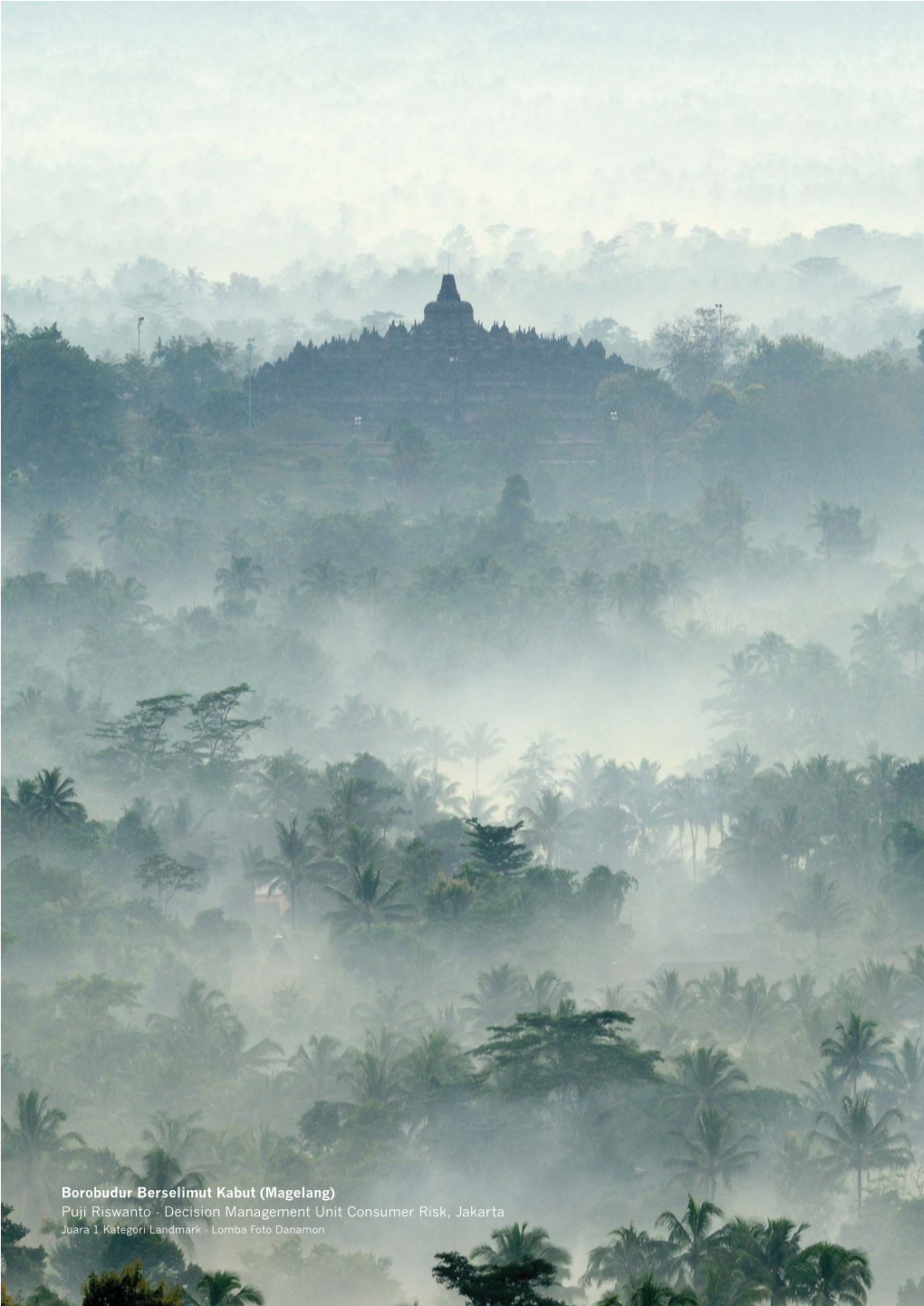 Borobudur Berselimut Kabut