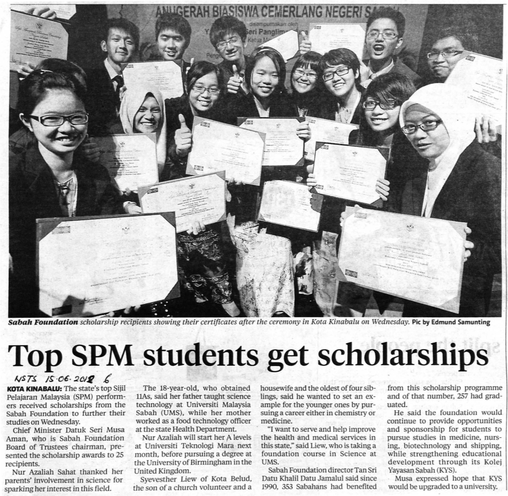 Top SPM Students Get Scholarships