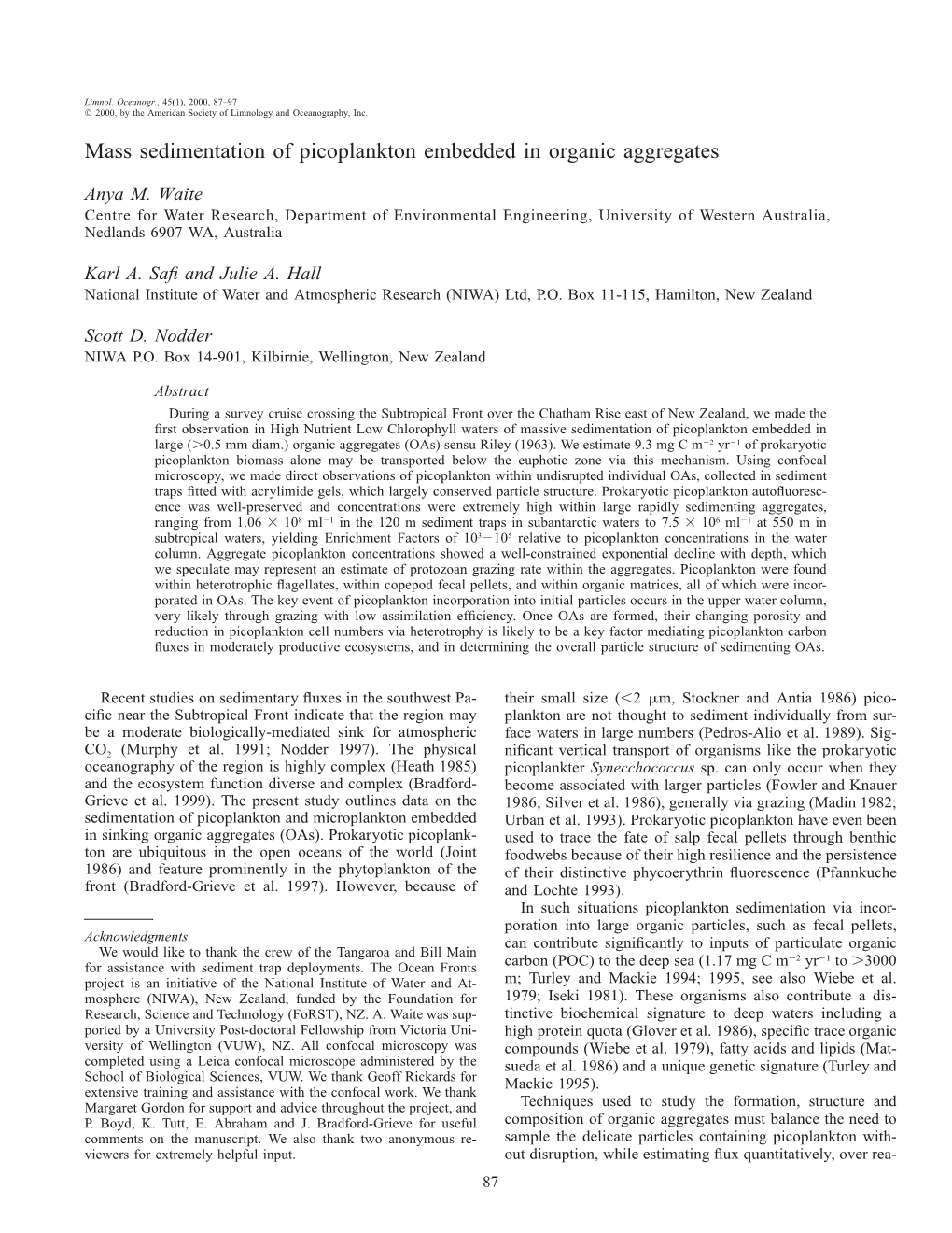 Mass Sedimentation of Picoplankton Embedded in Organic Aggregates