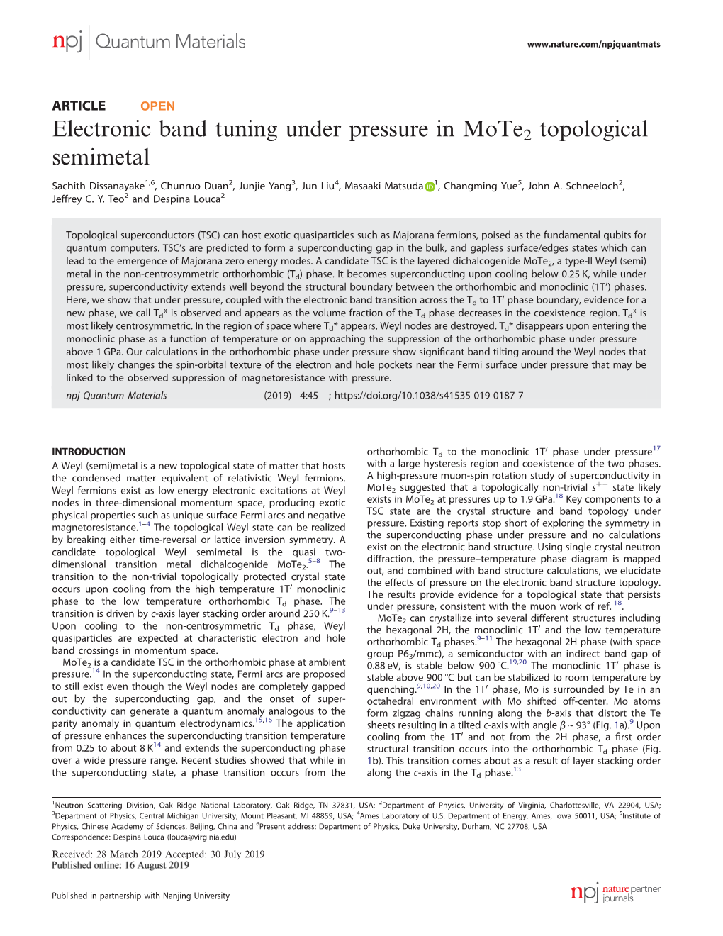 Electronic Band Tuning Under Pressure in Mote2 Topological Semimetal