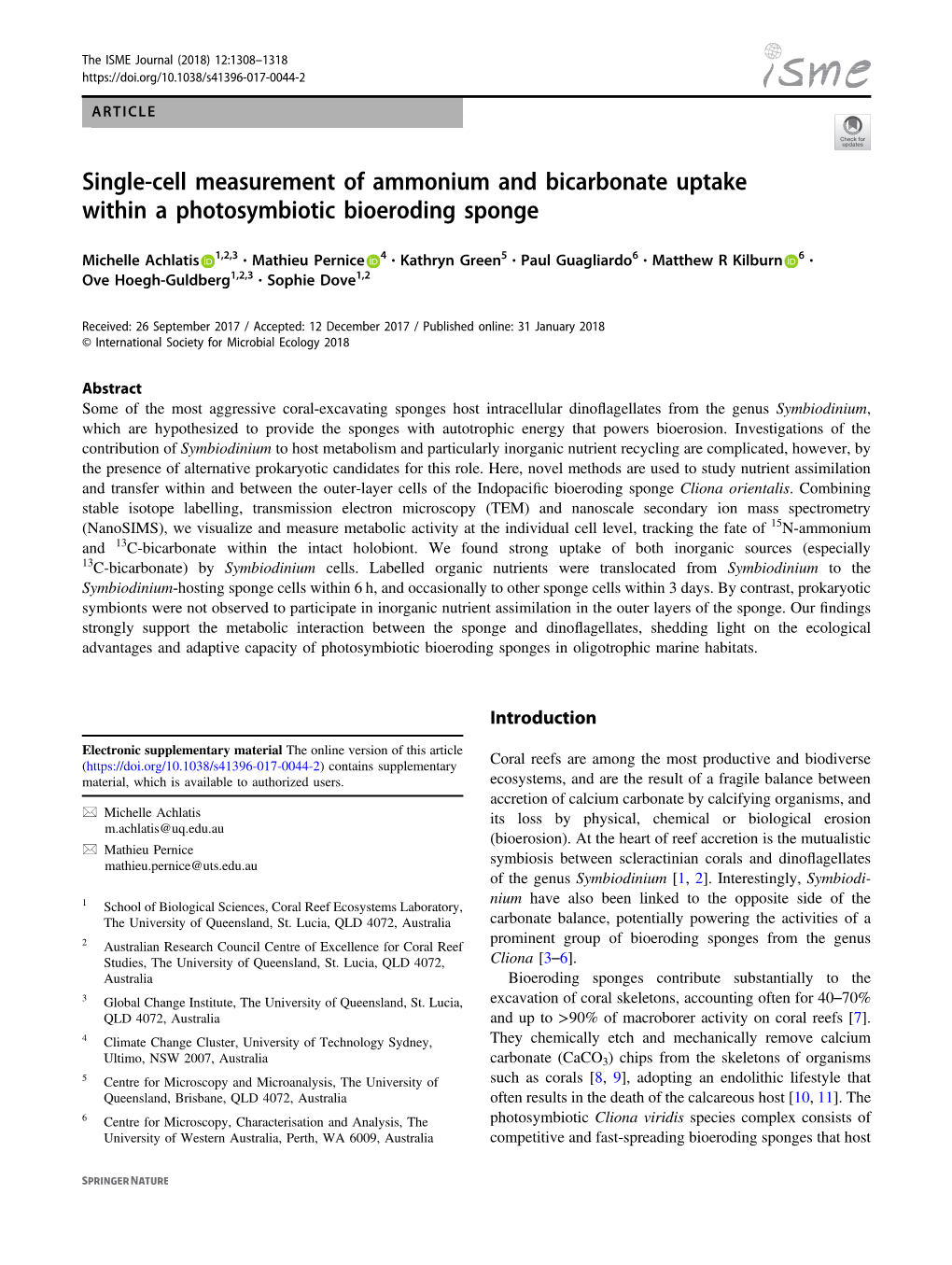 Single-Cell Measurement of Ammonium and Bicarbonate Uptake Within a Photosymbiotic Bioeroding Sponge