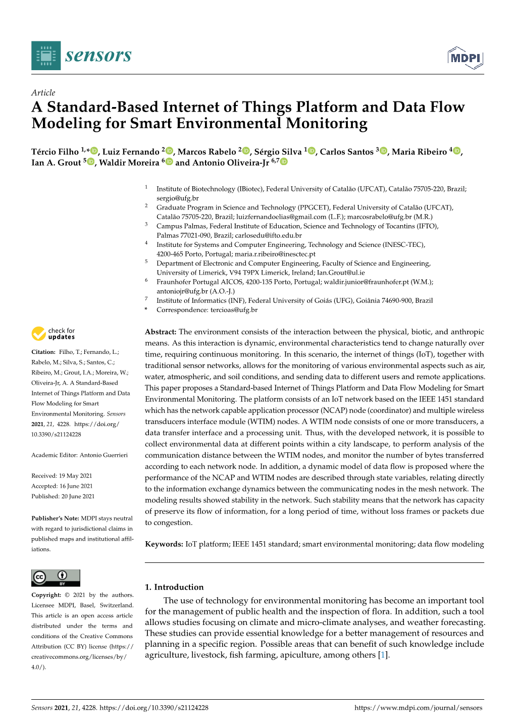 A Standard-Based Internet of Things Platform and Data Flow Modeling for Smart Environmental Monitoring